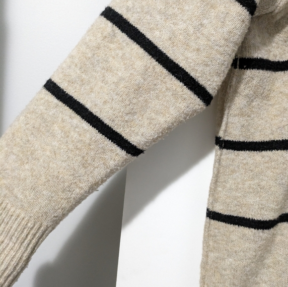 Aerie Unreal Crew Sweater - Picture 3 of 7